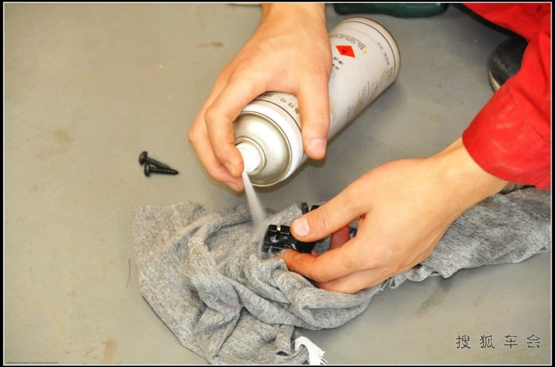 导航、地图升级及通气孔加长简单作业_雪铁龙