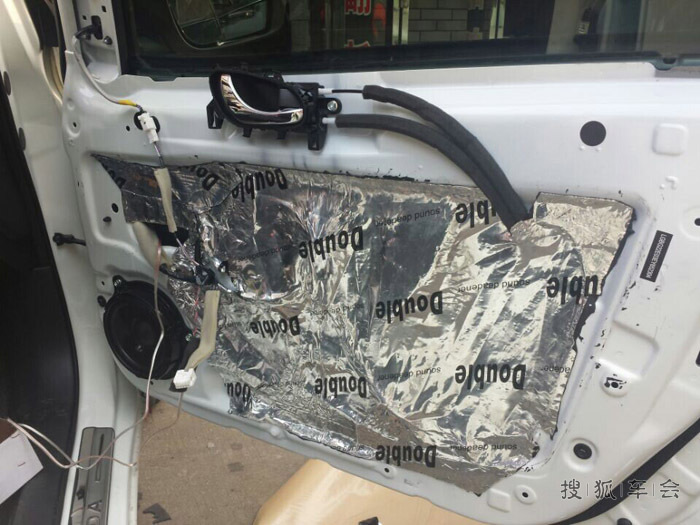 日产骐达漫步者汽车音响升级车门隔音