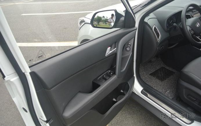 本来是看车的 ,到后来试驾ix25去了