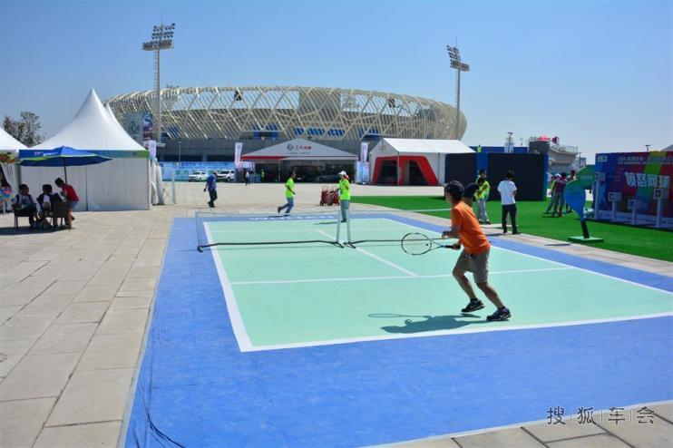 武网现场活动多多 比赛靓车应接不暇