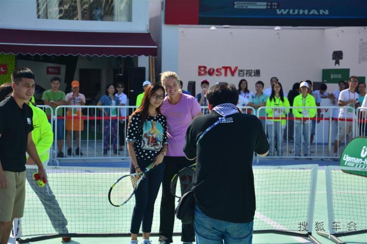 武网现场活动多多 比赛靓车应接不暇