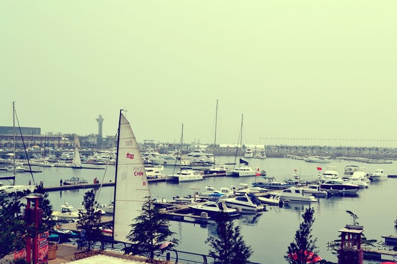 与灰太狼的蜜月之行青岛一日游_别克英朗车