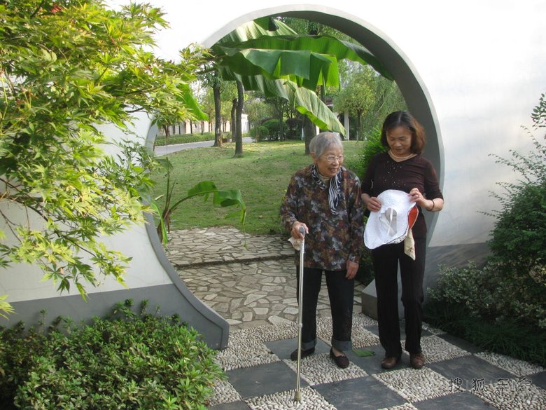 长沙的小区--重阳节陪母亲散步