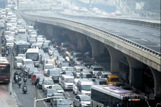 路堵心不堵,和萌妹纸漫画师来场郑州的速度与