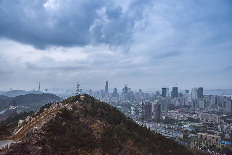 秋天,阴雨中的炮台山登山公园_大连车友会