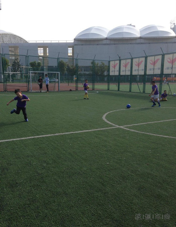 6363携中国足球明日之希望。