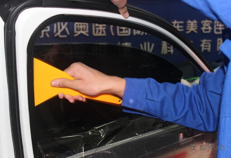 车爱依提示您!汽车膜起泡请尽快换掉有自己与