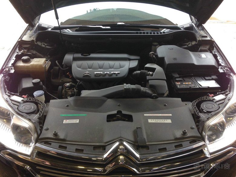 小5发动机表面清洁护理+漆面增艳护理_雪铁龙