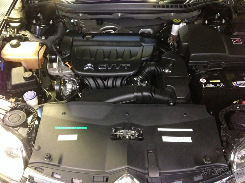 小5发动机表面清洁护理+漆面增艳护理_雪铁龙