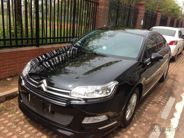 小5发动机表面清洁护理+漆面增艳护理_雪铁龙