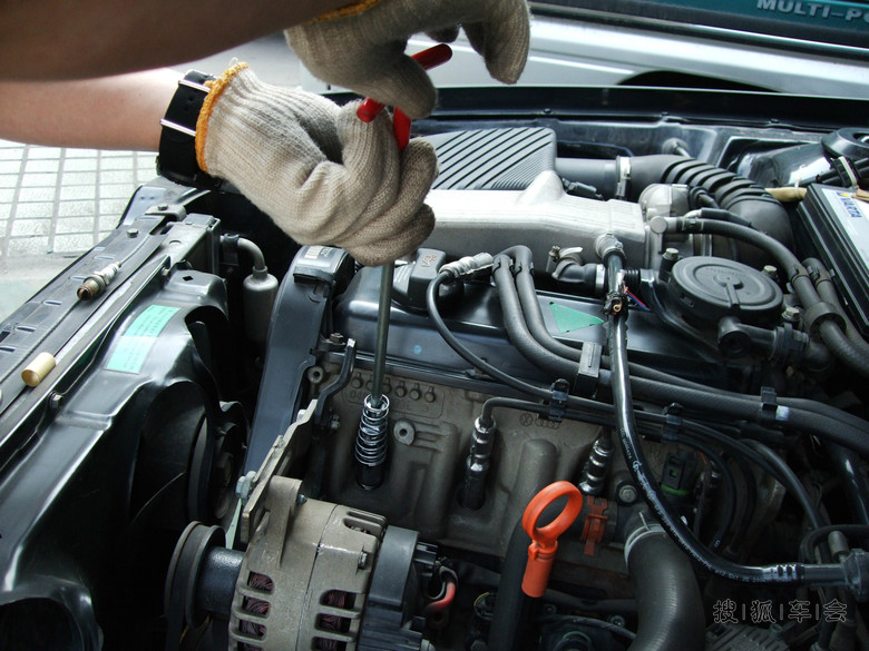 我爱普桑,DIY给电瓶充电,更换火花塞