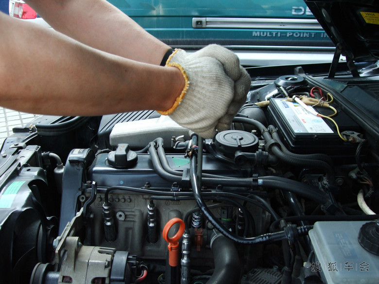 我爱普桑,DIY给电瓶充电,更换火花塞