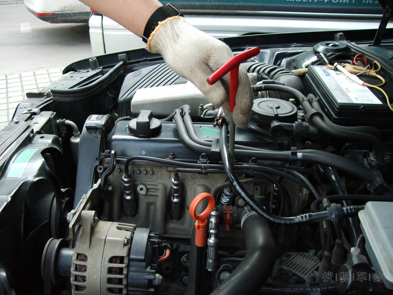 我爱普桑,DIY给电瓶充电,更换火花塞