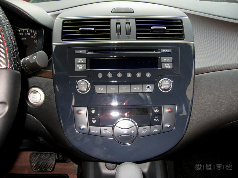 无视4S店忽悠 携性感<em>姨妹</em>子怒提白色骐达酷咖