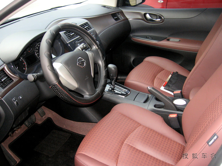 无视4S店忽悠 携性感<em>姨妹</em>子怒提白色骐达酷咖