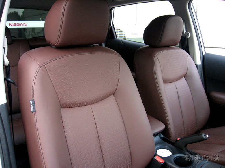 无视4S店忽悠 携性感<em>姨妹</em>子怒提白色骐达酷咖