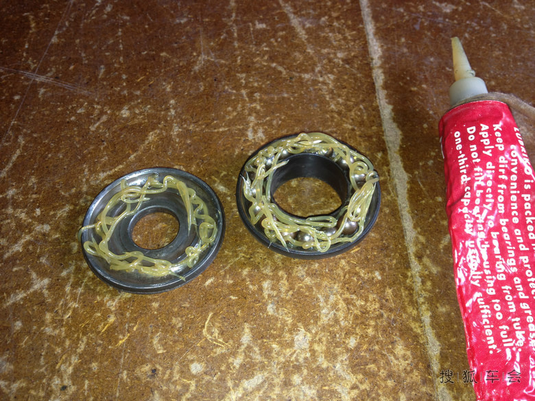 老晶更换前减震平面轴承顶胶和空调保养清洗