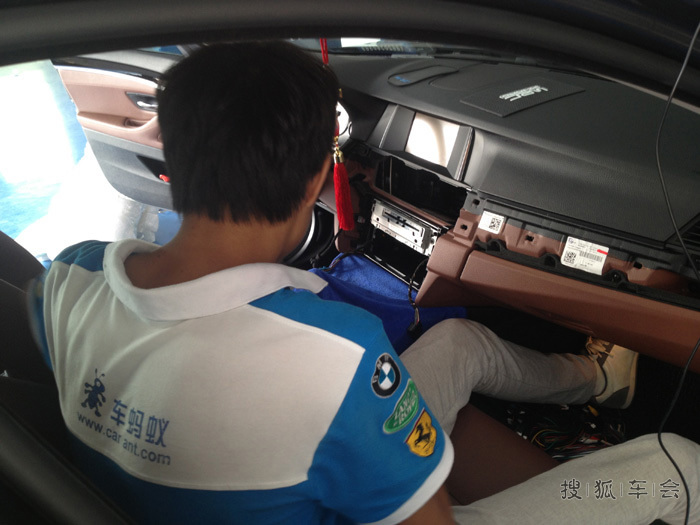 宝马5系导航升级原厂蓝牙改导航凯立德触摸手