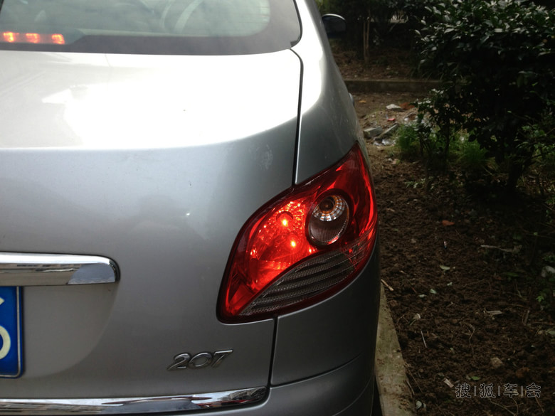 自己动手更换刹车尾灯_标致207论坛