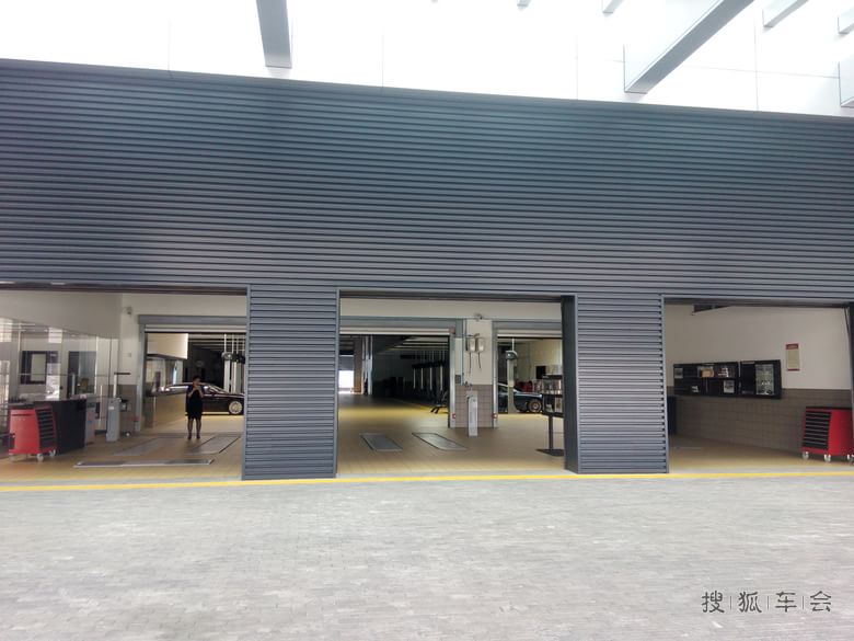 惊现,深圳最大保时捷4S店,深圳有钱人真多!