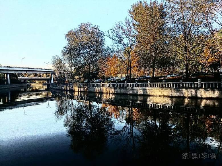 深秋街景_北斗星-星华社