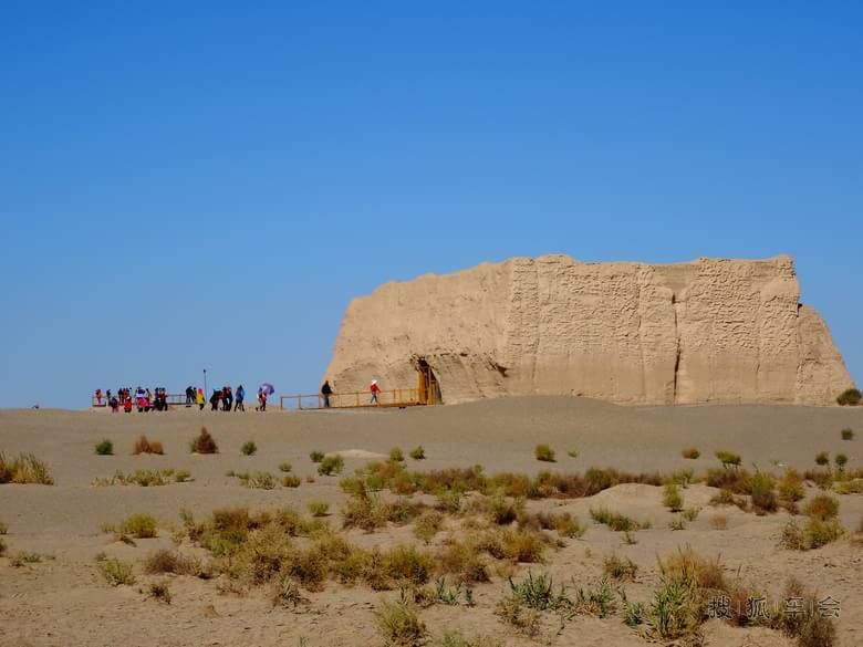 驾车西出玉门关,敦煌雅丹有奇观