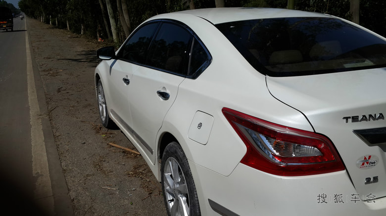 2014款新天籁2.5科技版珍珠白米内论证作业-内