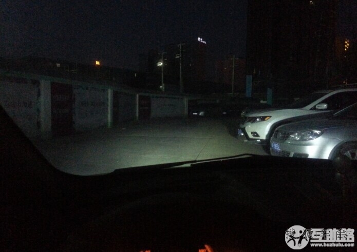 LED白光汽车大灯谁要 远近光一个灯泡的那种