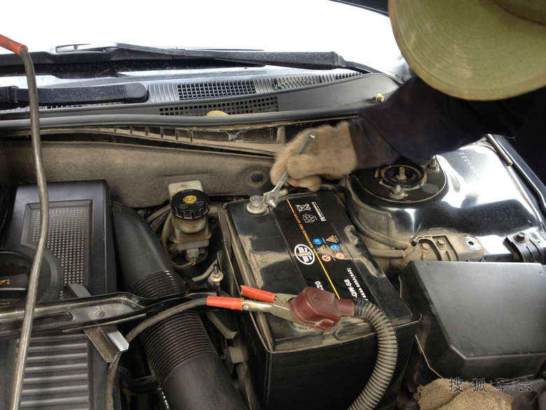 更换汽车电瓶_奔腾B50车友会