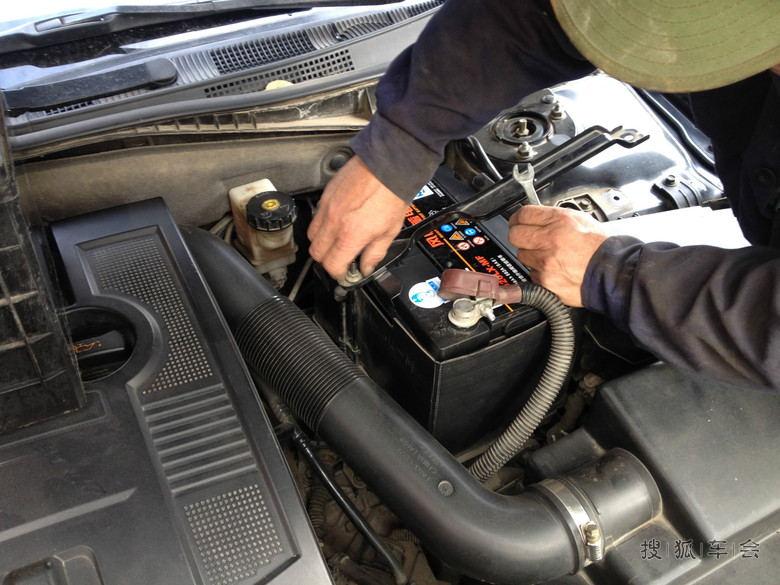 更换汽车电瓶_奔腾B50车友会