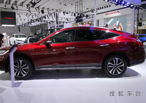 小两口的分歧,红色大歌不是更好看吗