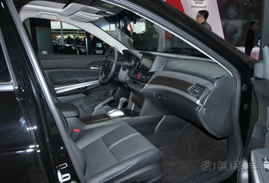 小两口的分歧,红色大歌不是更好看吗