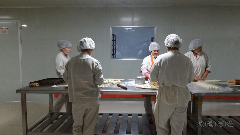 周末义利食品厂体验自制面包