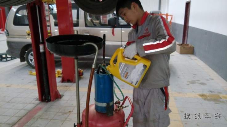 想问下大家,换的齿轮油和后桥油是一个吗?