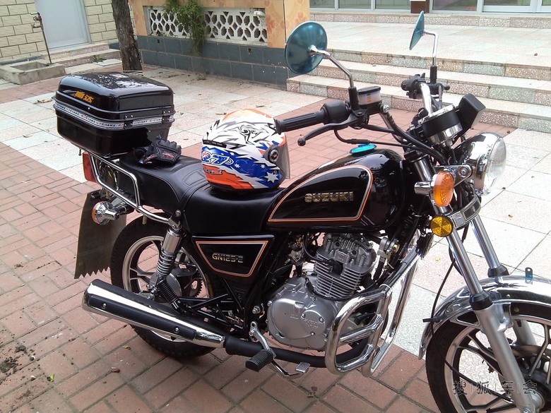 请问大家,GN125摩托车怎样安装护手?_京A军