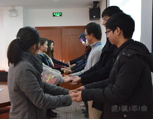 游戏公司给程序员开恋爱培训班后的惨痛结局…