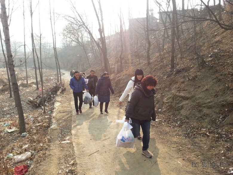 2014年度保定狮跑群扶贫献爱心公益活动总结