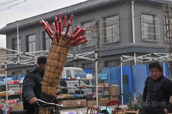 山西滑雪情缘:太原妹子在梅苑南山的siao气劲