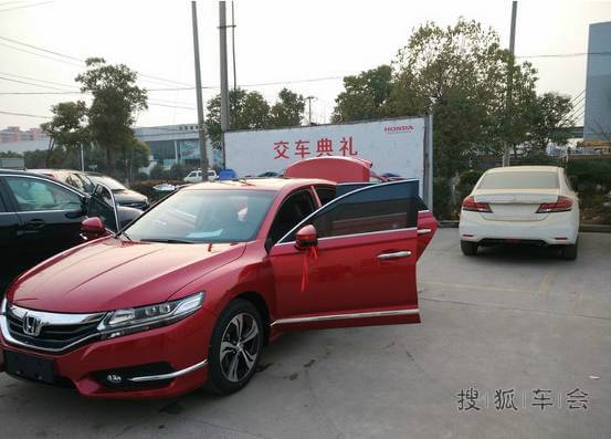 安徽尊贵红提车作业,普通版本红色也很漂亮!