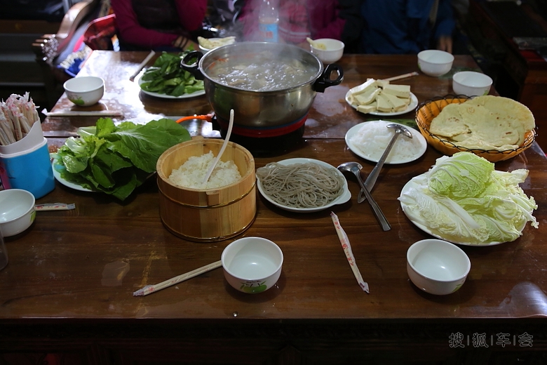 【我和X3西藏行】在鲁朗藏民家吃地道的鲁朗石锅鸡_自驾游_搜狐车友会
