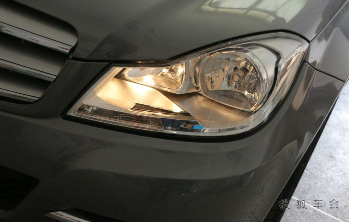 奔驰C260大灯总成升级改装氙气灯、飞利浦灯泡
