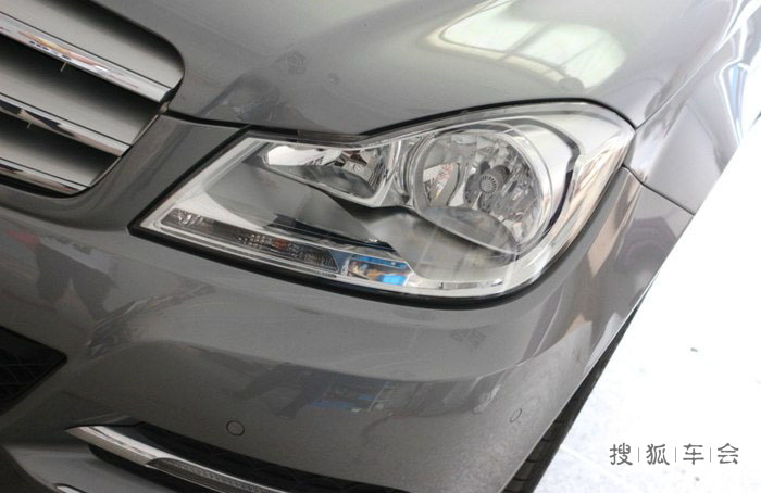 奔驰C260大灯总成升级改装氙气灯、飞利浦灯泡