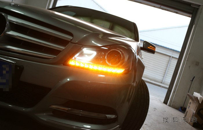 奔驰C260大灯总成升级改装氙气灯、飞利浦灯泡