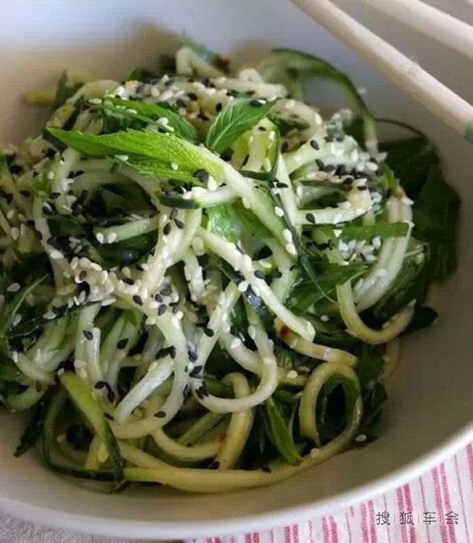 不用开火就能做的快手素餐--黄瓜薄荷配生姜酱