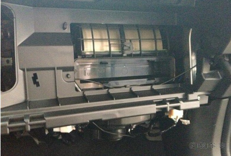 14款森林人2.0安装歌乐专用机NX403CXV_斯