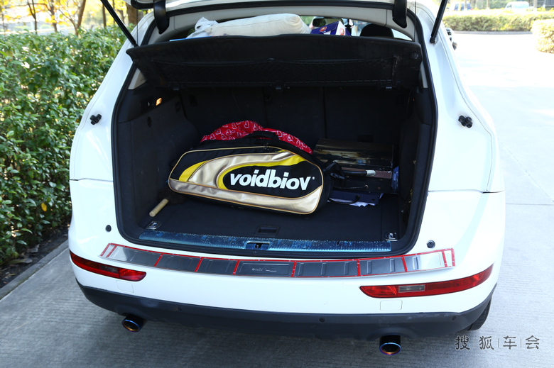 Q5加装外饰,尾喉+迎宾踏板+后尾箱护板