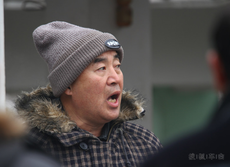 公园里教唱歌的老师