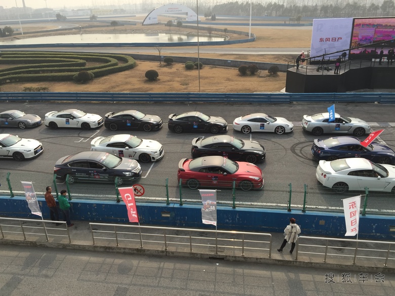 上海天马山赛车场的豪车比赛