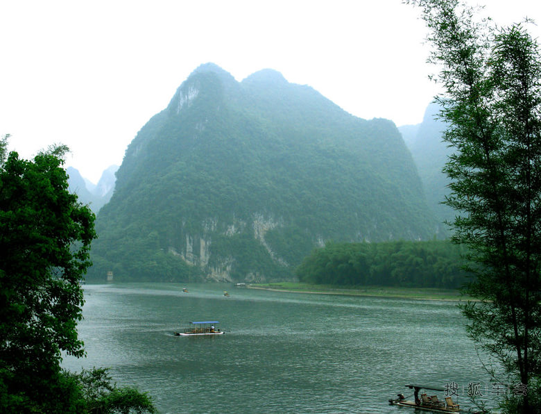 小小竹排江中游