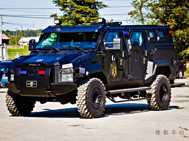 霸气测漏,新式防暴装甲车剑齿虎_乐风-乐友队